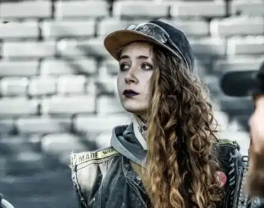 Aina Theede 1076x700